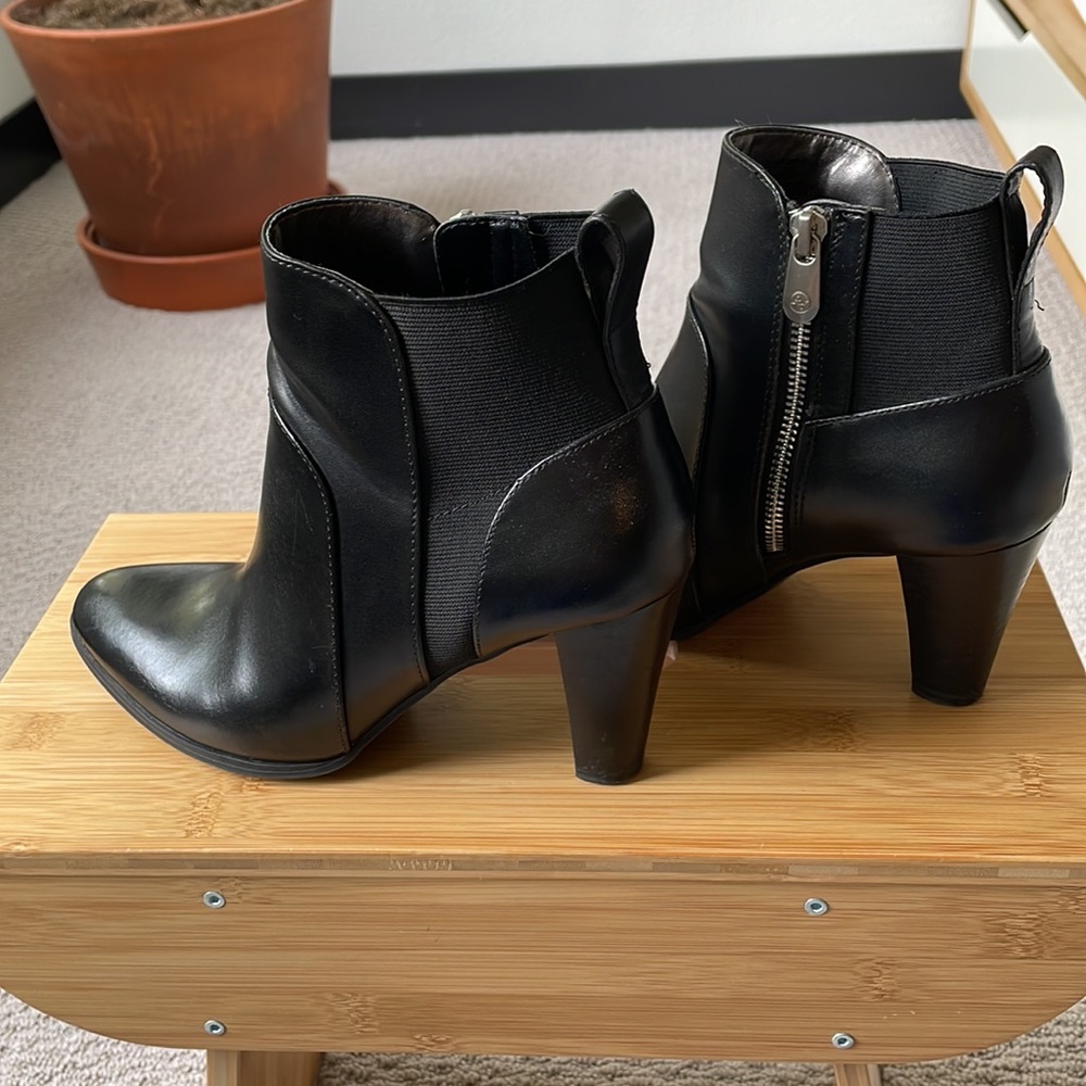 Adrienne Vittadini leather zip up Chelsea ankle boots